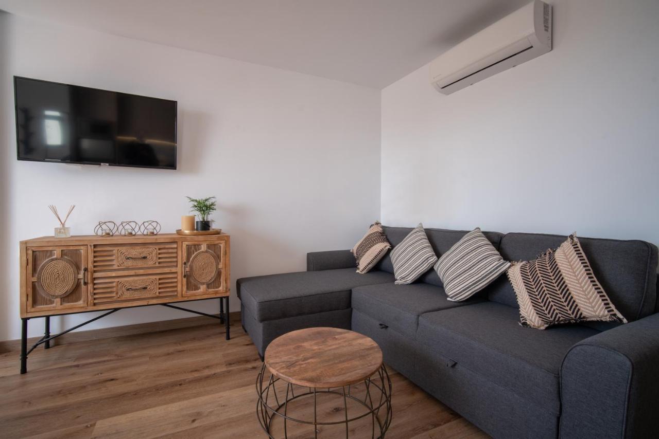 Freshly Renovated, Modern Penthouse Pueblo Evita! بينالماذينا المظهر الخارجي الصورة